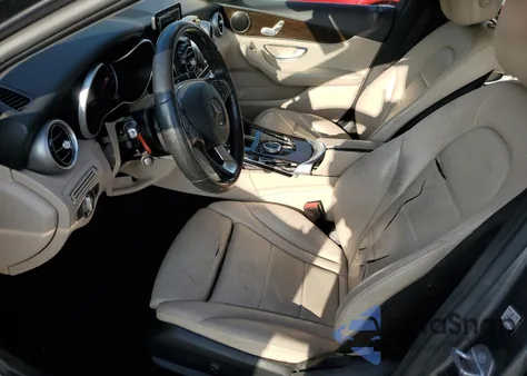 2017 Mercedes-Benz C 300 z USA, uszkodzony, nr VIN 55SWF4JB3HU190792